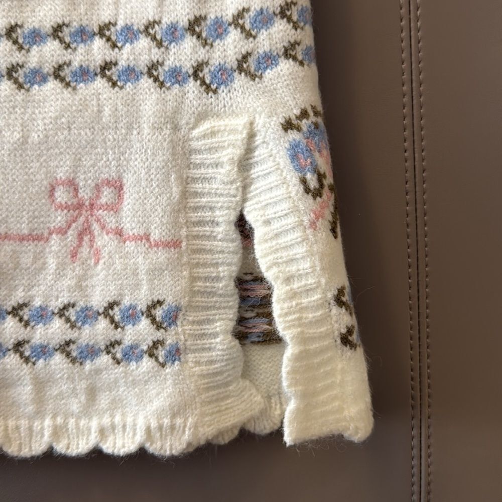 For Love Bell Knitted Skirt with Bow & Floral Design. Teenager. Size Small. - Picture 3 of 8